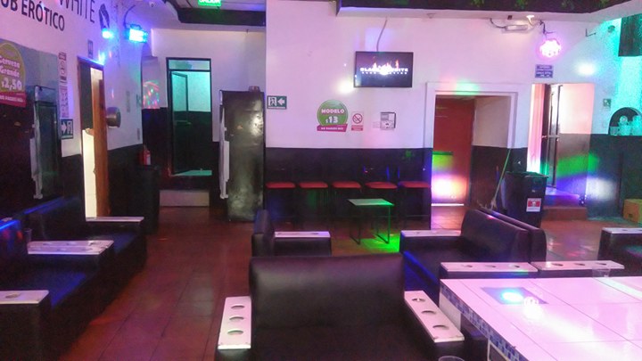 club Black and white 3