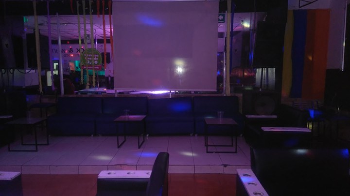 club Black and white 4