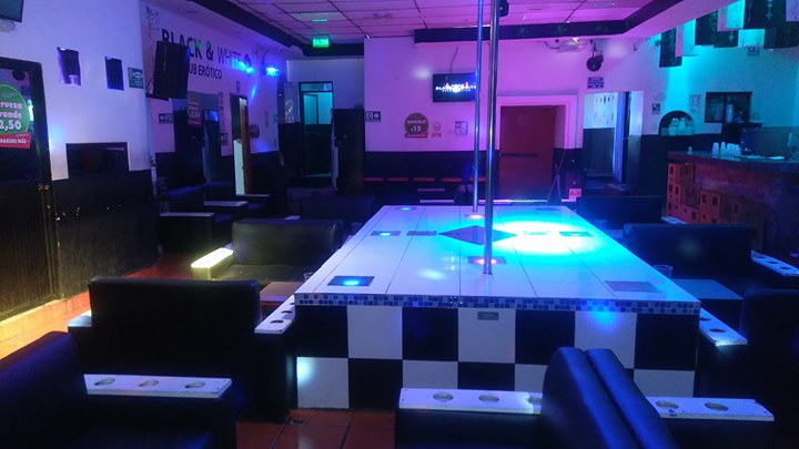 club Black and white 5