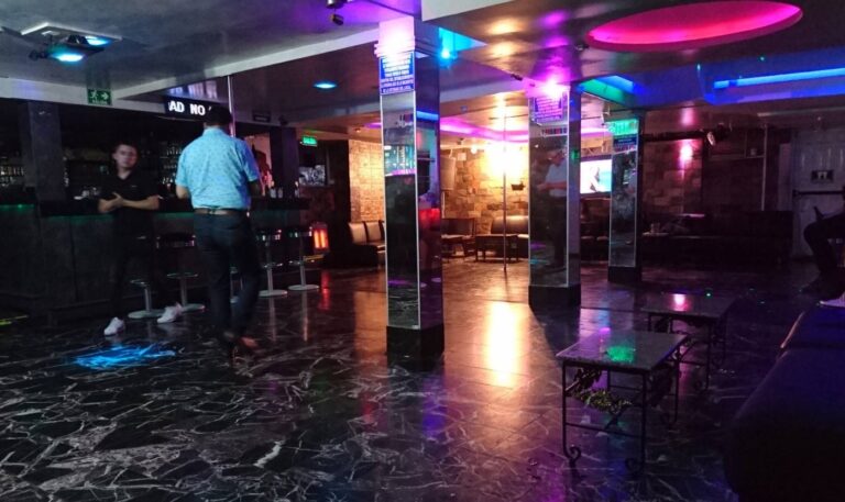 club cafe rojo 10 768x457