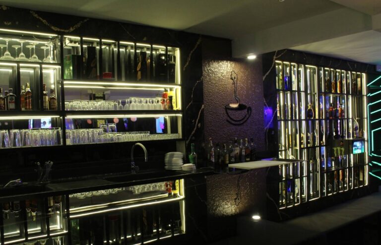 club cafe rojo 12 768x494