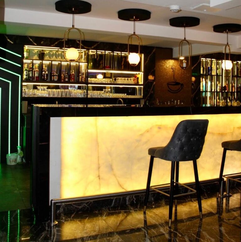 club cafe rojo 14 768x772