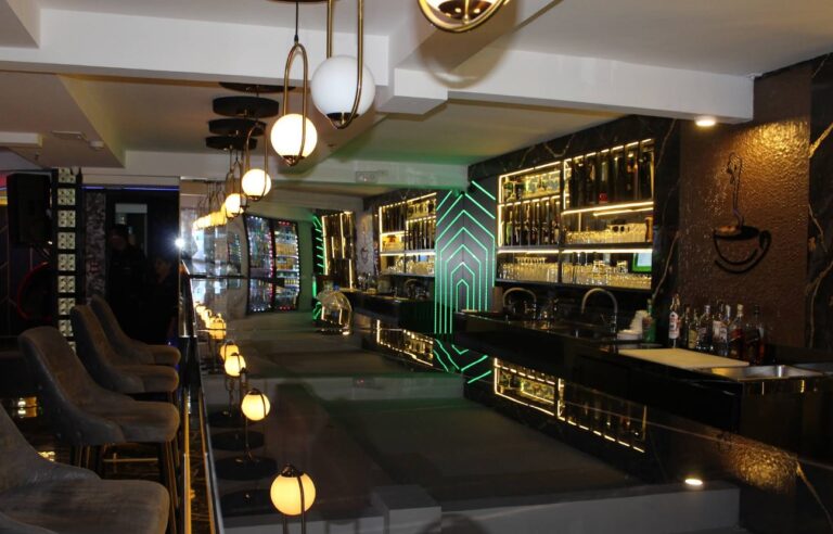 club cafe rojo 17 768x492